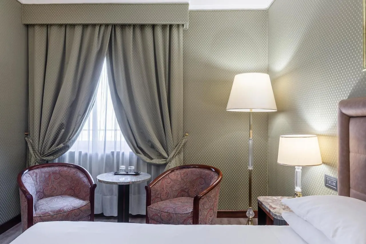 Doria Grand Hotel Milan 4*,